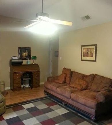 4th image of 170 Village Dr E