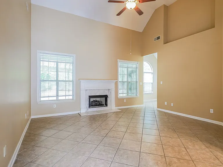 725 Claiborne St — Photo 5