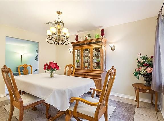 4th image of 1525 Oakwood Dr