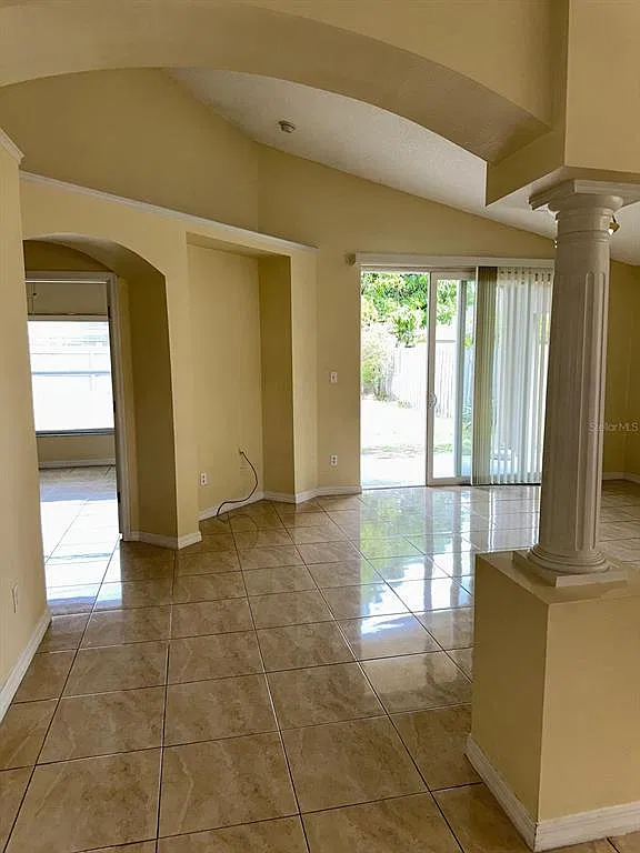 4 bed, 2.0 bath, 1778 sqft, $2,400 — Photo 3
