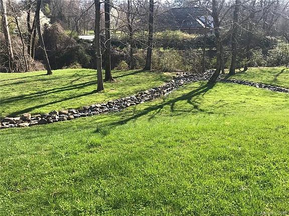 5th image of 325 Valley Brook Ln SE