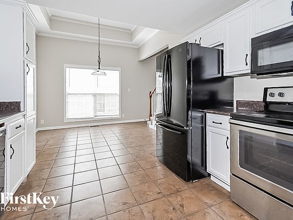 5th image of 368 Chalet Cir