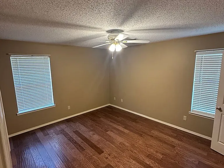 950 Penny Ln — Photo 13