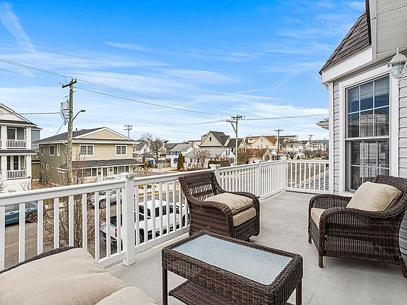 4th image of 207 Asbury Ave #2
