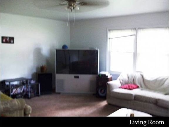4th image of 805 3rd Ave