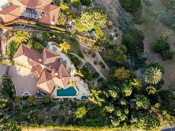 4th image of 3367 Crownview Dr