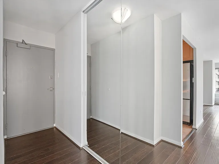 247 E Chestnut St #504 — Photo 11