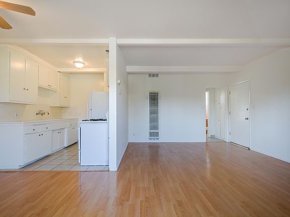 4th image of 5991 Carpenter Ave #6
