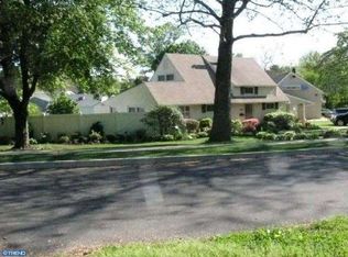 328 Red Cedar Dr, Levittown, PA 19055