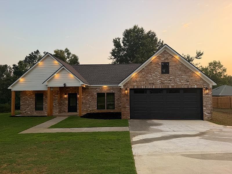 1st image of 105 Huddleston Dr