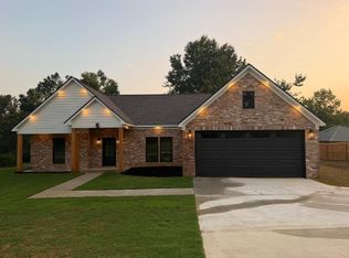 105 Huddleston Dr, Ripley, MS 38663