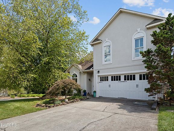 3rd image of 8600 Charles Towne Ct