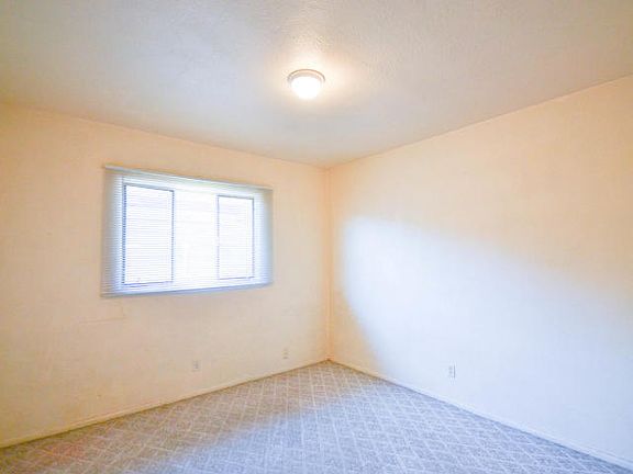 3rd image of 1507 Carlisle Blvd SE