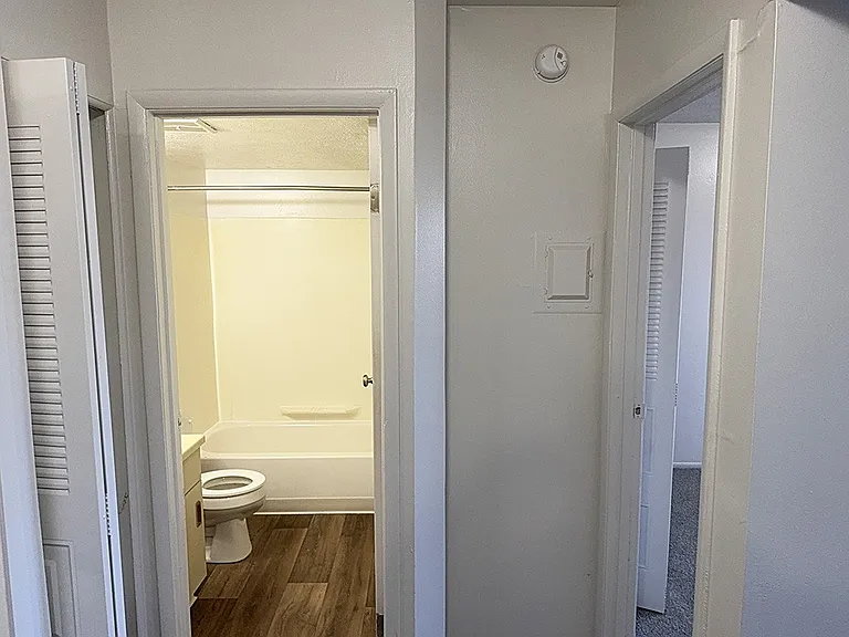 Waverly Park Apartments — Photo 12