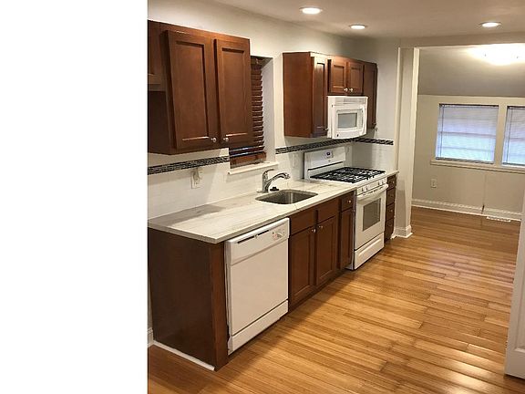 4th image of 828 N Lombard St