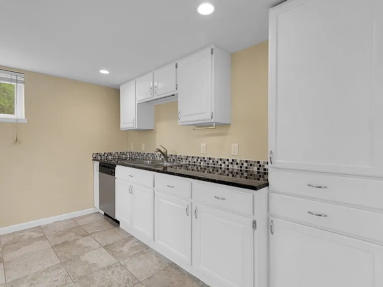 5454 S Elmwood St #5454 S ELMWOOD ST — Photo 13