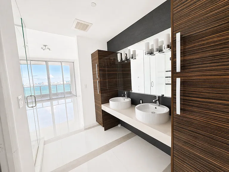 2020 N Bayshore Dr #2909 — Photo 7