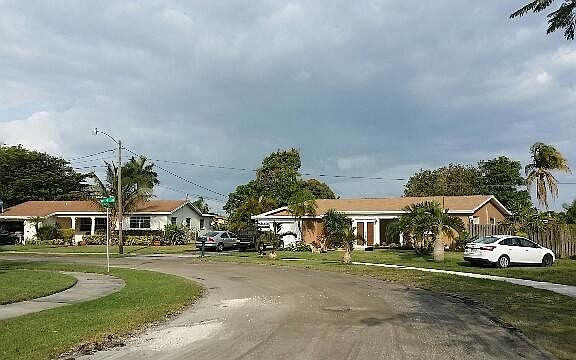 5th image of 410 NW 202nd Ter