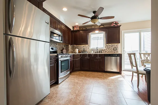 Sold by Brick&Mortar | media 6