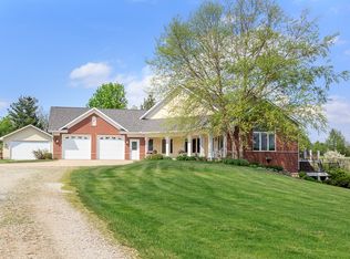 689 Old School Rd, Ely, IA 52227