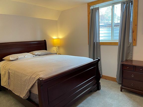 5th image of 3212 1/2 E Macdonald Dr