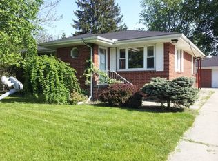 210 E Walnut St, Petersburg, MI 49270
