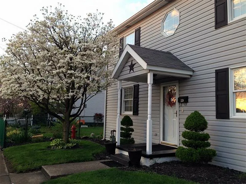 229 Vine St photo 1