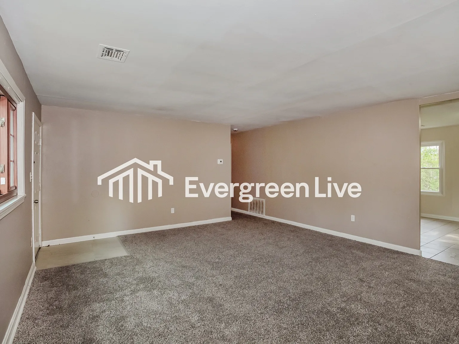 3 bed, 1.0 bath, 1189 sqft, $1,545 — Photo 3