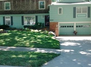 9533 Riggs St, Overland Park, KS 66212