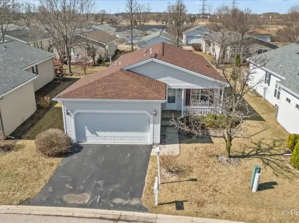 96 Rocking Horse Ln, Grayslake, IL 60030