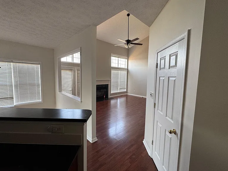 504 Thames Cir — Photo 16