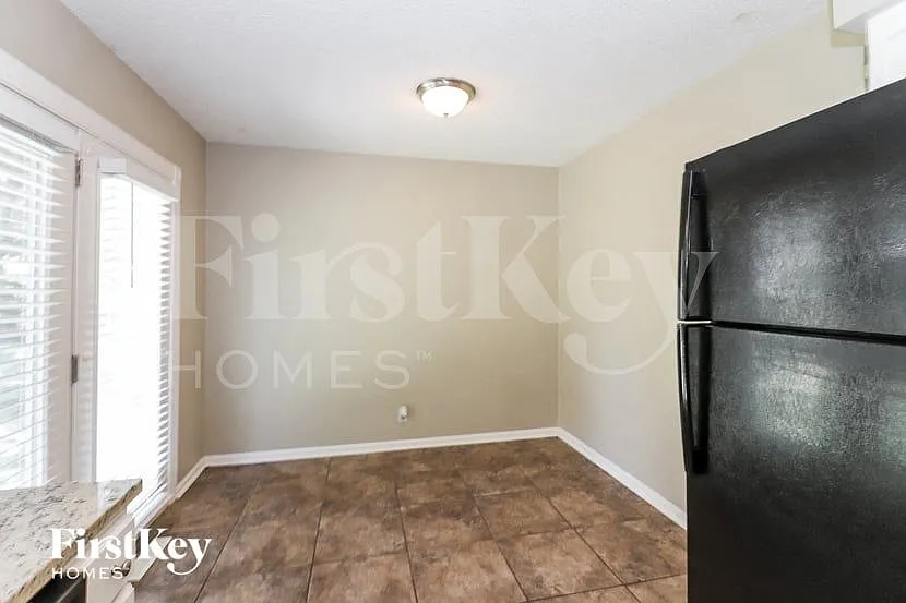 3 bed, 2.0 bath, 1536 sqft, $2,120 — Photo 4
