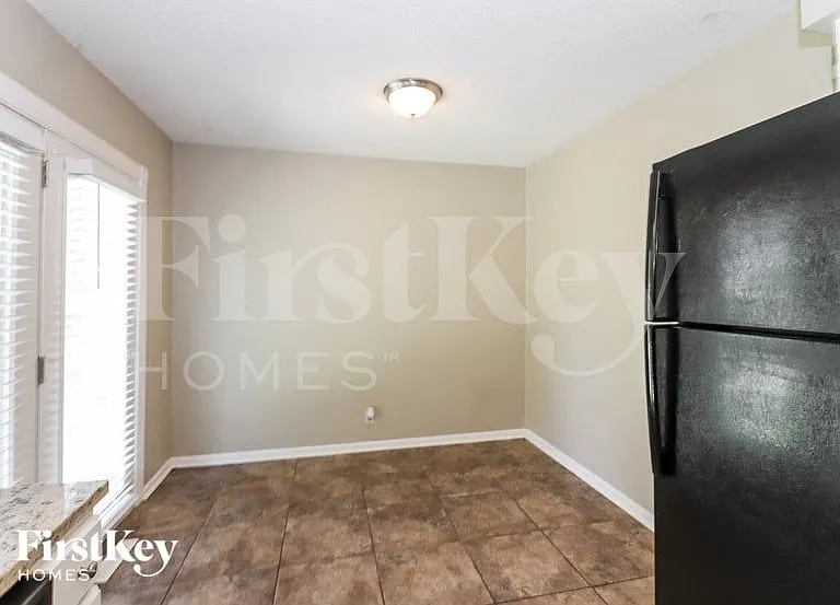 518 S Adams St — Photo 4