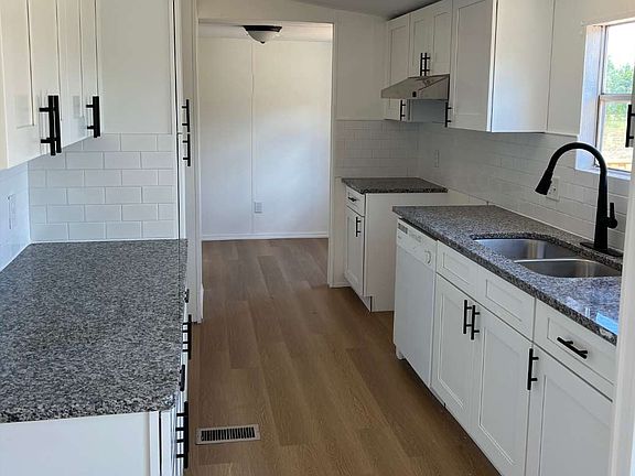 4th image of 20782 136th St