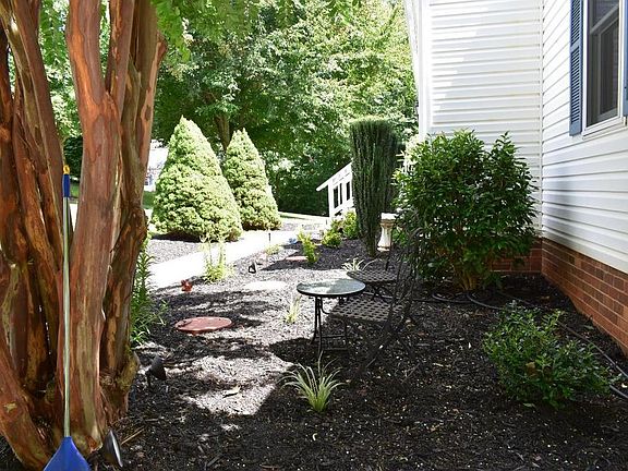 4th image of 204 Whistlewood Ct