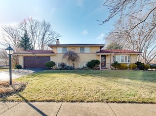 1800 N Iris Dr, Palatine, IL 60074