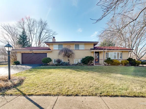 1800 N Iris Dr, Palatine, IL 60074