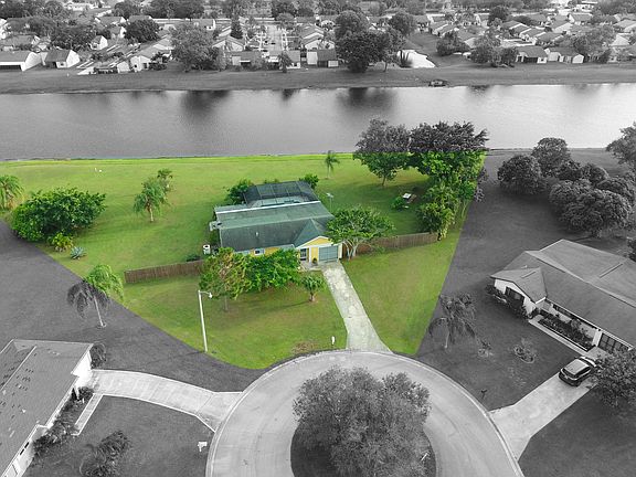 3rd image of 2218 SE East Dunbrooke Cir