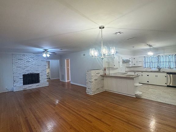 5th image of 2423 Ashland Ave