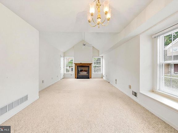3rd image of 11 Fleetwood Ct #22