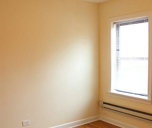 3rd image of 3720 N Pine Grove Ave APT 1N