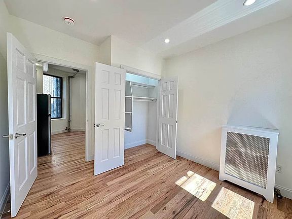 4th image of 27 Morton St #9