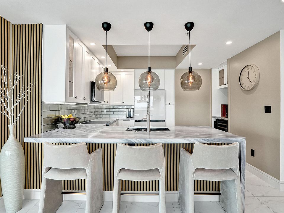 1st image of 315 NE 3rd Avenue #1206
