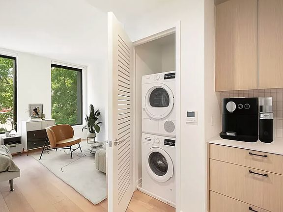 3rd image of 15310 88th Ave #Penthouse 1