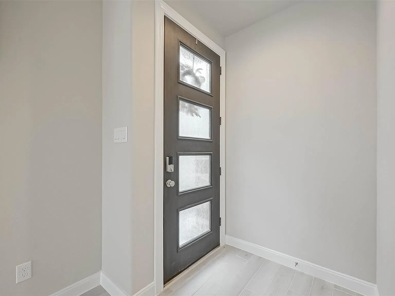 3 bed, 2.5 bath, 1650 sqft, $2,400 — Photo 4