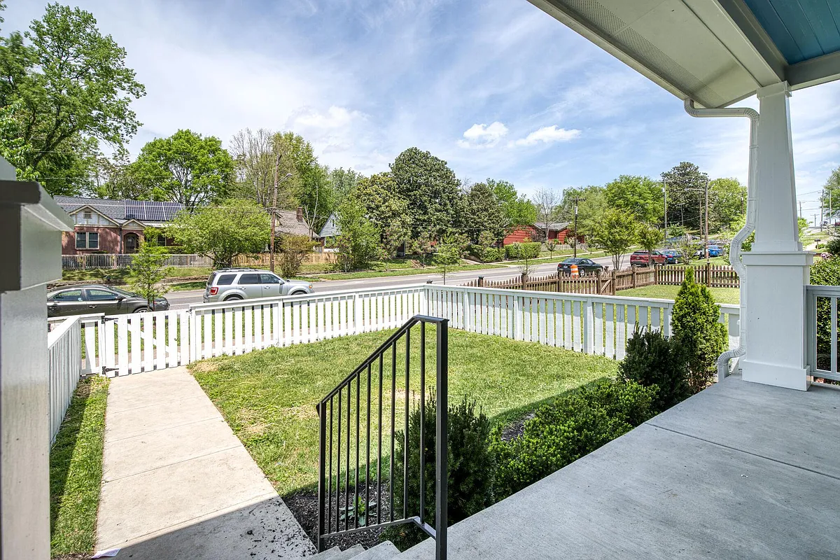 Building Photo - 808 Shelby Ave #B