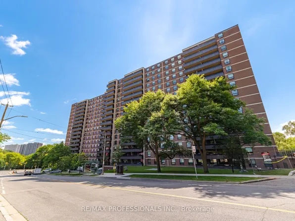 15 La Rose Ave #902, Toronto, ON M9P 1A7
