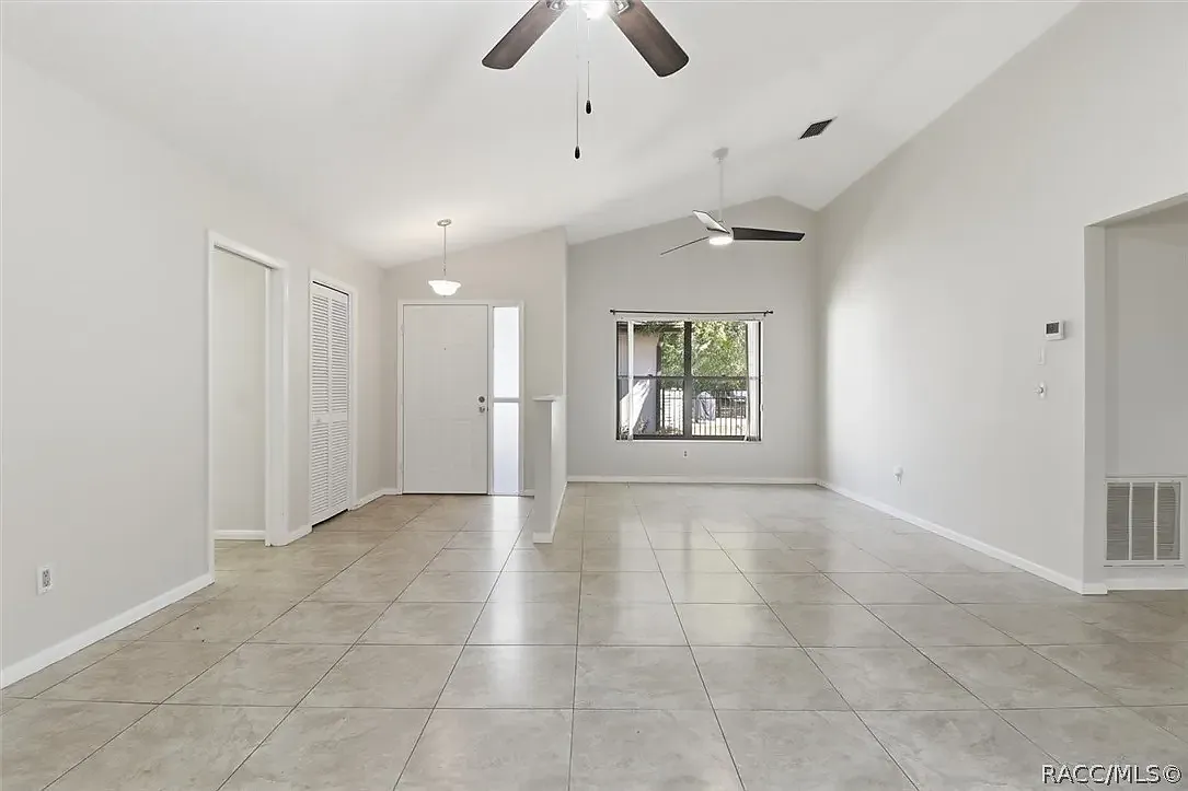 3 bed, 1839 sqft, $1,877 — Photo 1