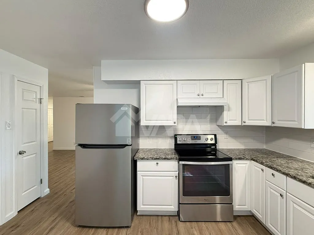 4 bed, 1605 sqft, $2,100 — Photo 3