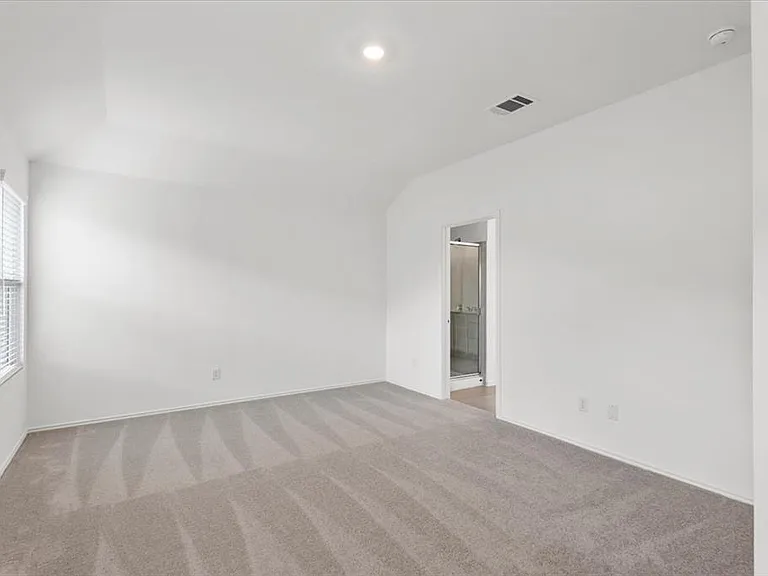 120 Donnington Dr — Photo 12